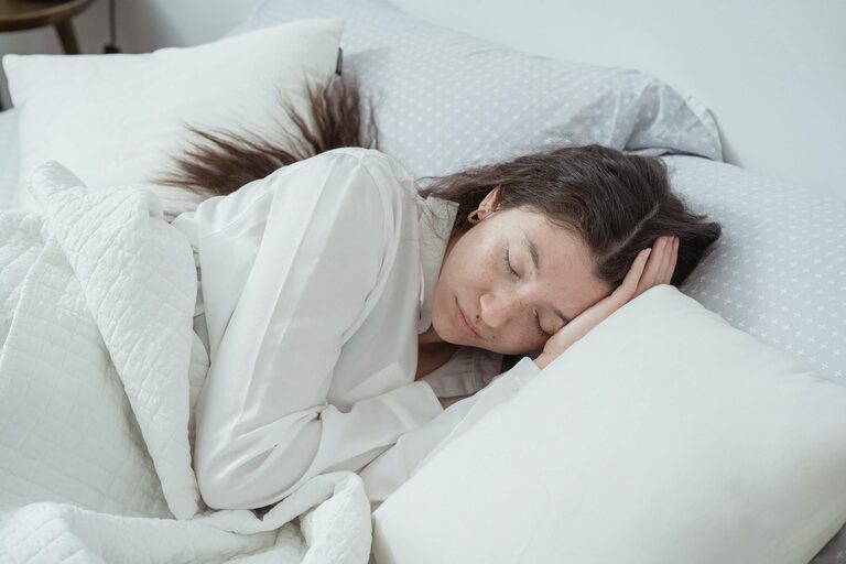 How to Choose the Right Pillow for Better Sleep: A Complete Guide